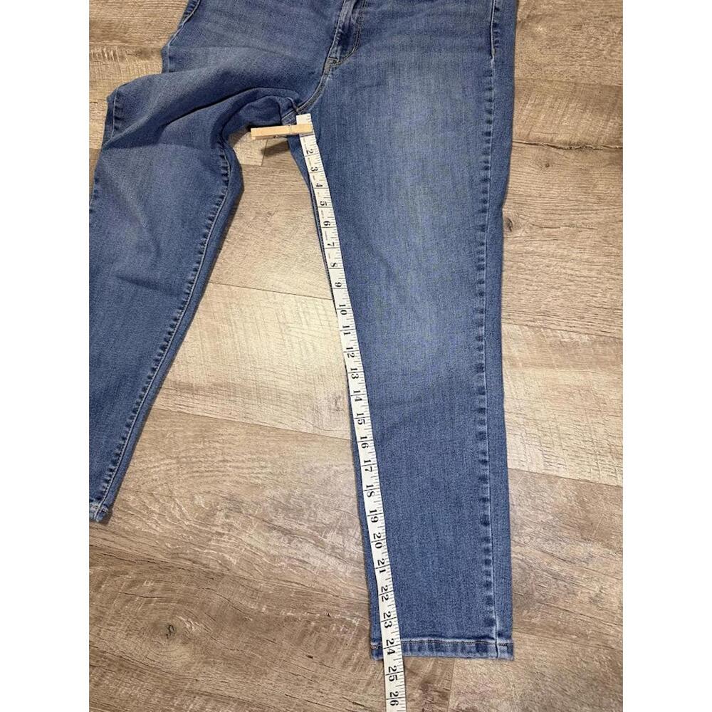 Nine West Women's Gramercy Crop Jean - Picture 8 of 12